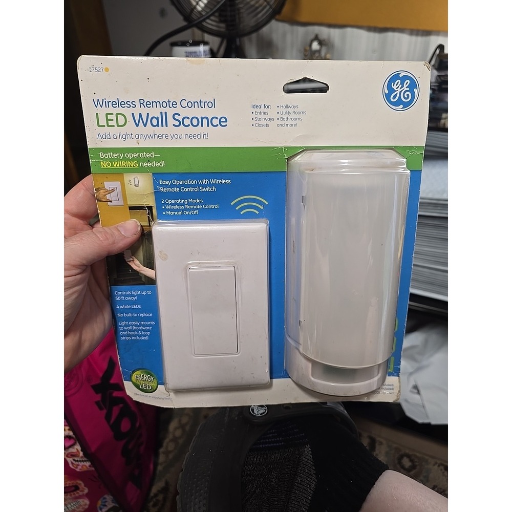 GE 17527 Wireless Remote Control LED Wall Sconce, White New Box Damage See Pics